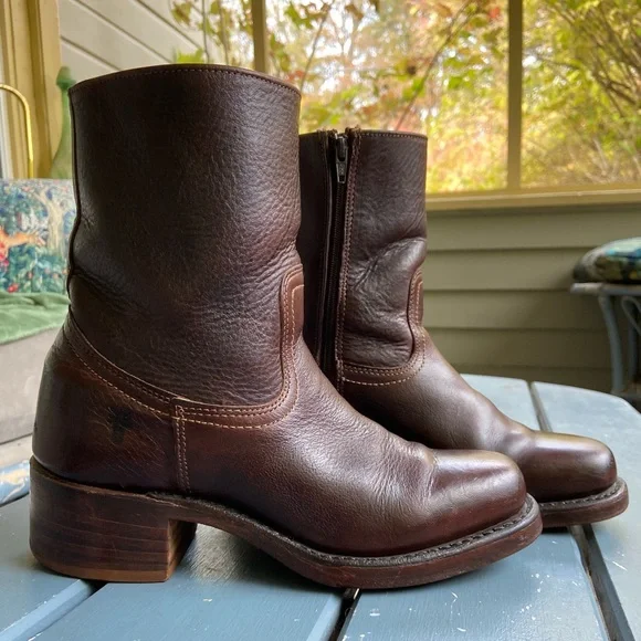 Frye Campus Shorties in Chestnut EUC - Picture 15 of 15